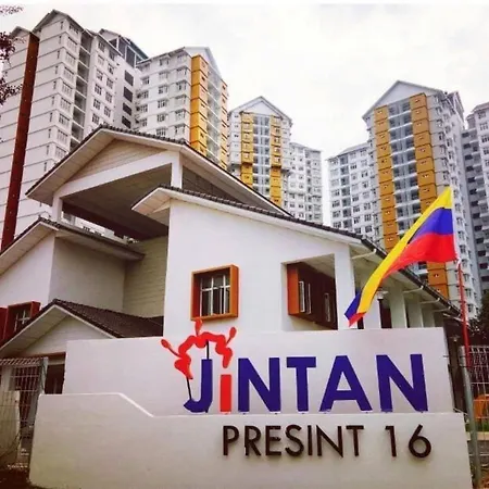 Sofiamuslim Homestay Putrajaya: Near Alamanda Mall & Government Centre Exterior photo