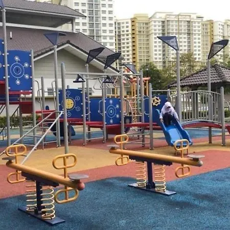 Sofiamuslim Homestay Putrajaya: Near Alamanda Mall & Government Centre Exterior photo